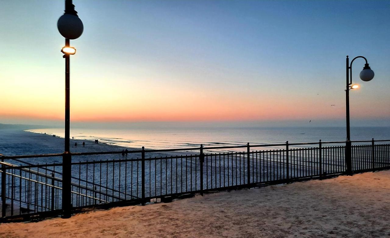 Komfortable strandnahe Ferienwohnung mit Terrasse und Meerblick in 10ter Etage Misdroy Exterior foto