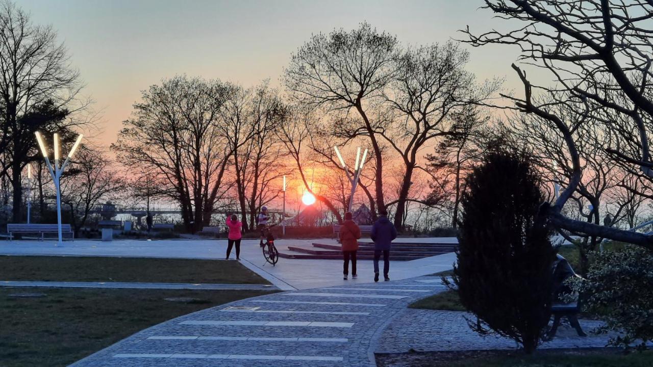 Komfortable strandnahe Ferienwohnung mit Terrasse und Meerblick in 10ter Etage Misdroy Exterior foto